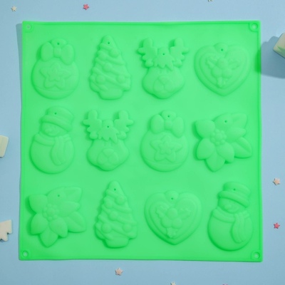 Силиконовая форма «Ёлочные игрушки», 30×30 см, 12 ячеек