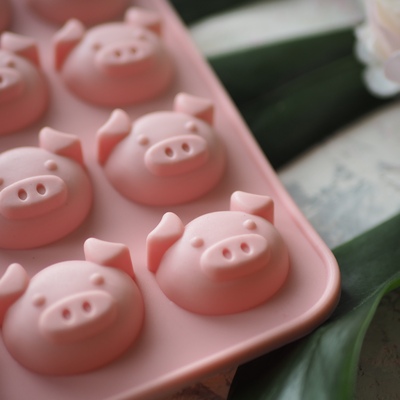 Силиконовая форма Свинка 16 ячеек