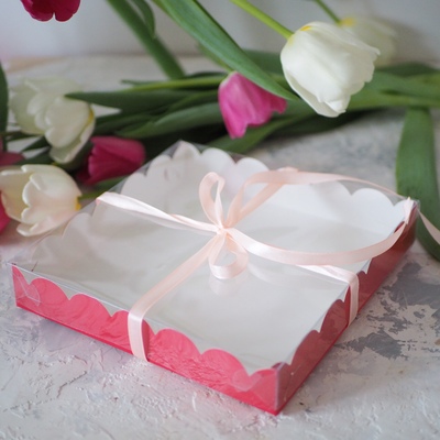 Коробка для пряников 200*200*30 мм (красная)