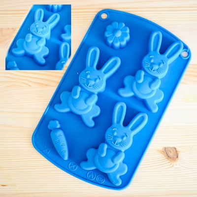 Силиконовая форма Кролики и морковка, 5 ячеек